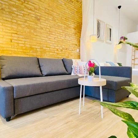 Relaxing Beachside Cabanyal Loft Valencia Bagian luar foto